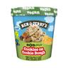 BEN & JERRY'S Cookie dough Tarrina de helado vegano de caramelo con masa de galletas y trozos de chocolate 465 ml