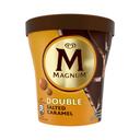 MAGNUM Double Tarrina de helado de vainilla con salsa de caramelo salado, con capa y laminas crujientes de chocolate 440 ml